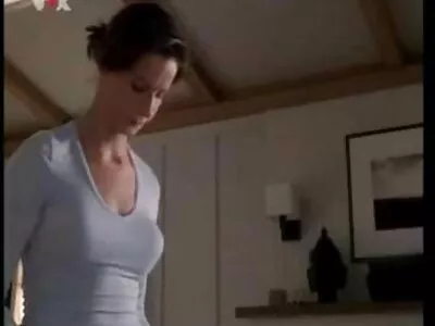 ఎలిజా జేన్ MILF లతో లెస్బియన్ త్రీసమ్ కలిగి ఉంది